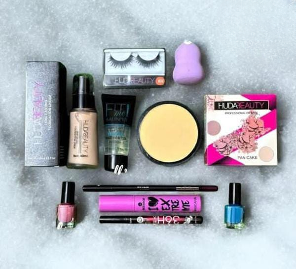 Perfect 10 Beauty Pack /10 in 1 Makeup Deal